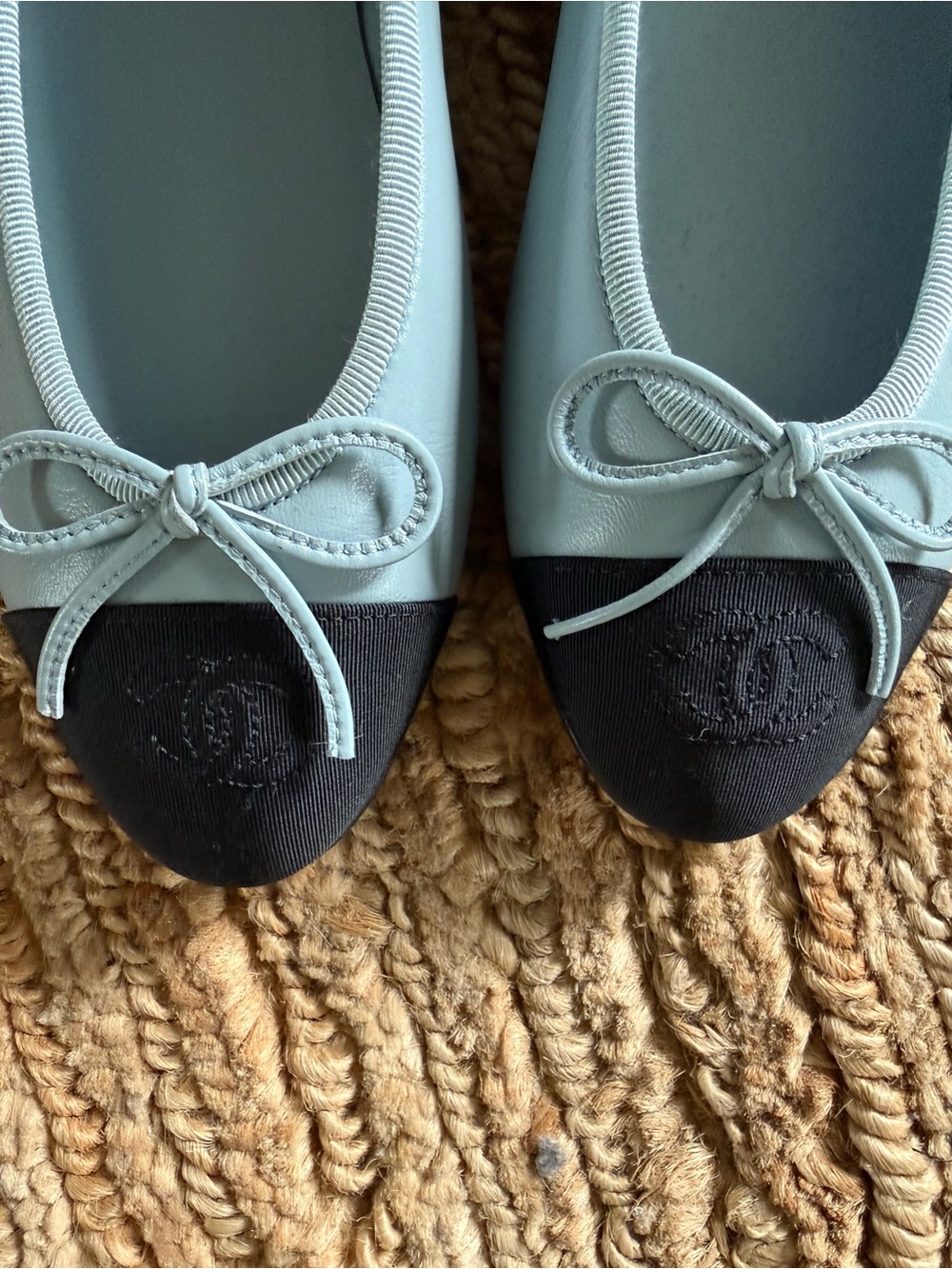 NIB Authentic CHANEL leather Light Blue and Black fabric Cap-Toe Ballet Flats - Picture 5 of 11